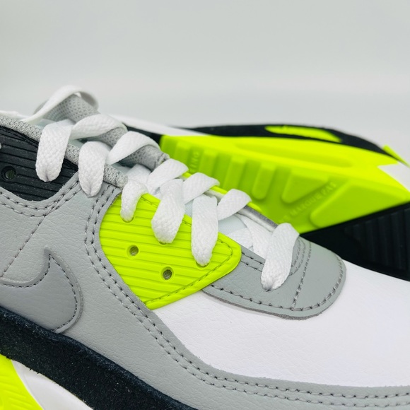 WMNS Nike Air Max 90 - Picture 9 of 9